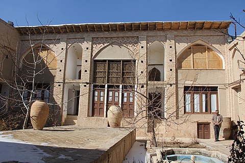 نوشمک آشتیان